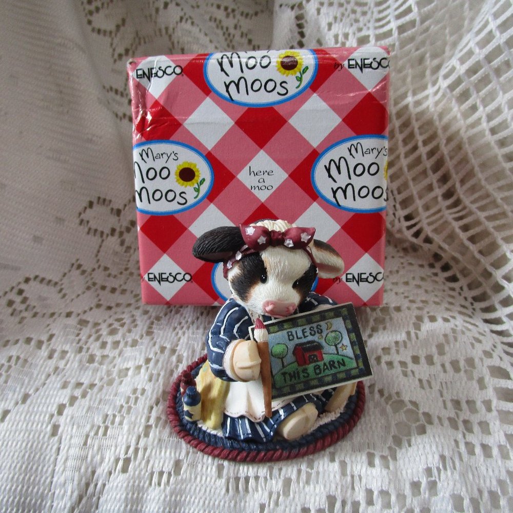 Vintage New Marys Moo Moos Girls Bless this Barn Figurine In Box 1999 No.634662H